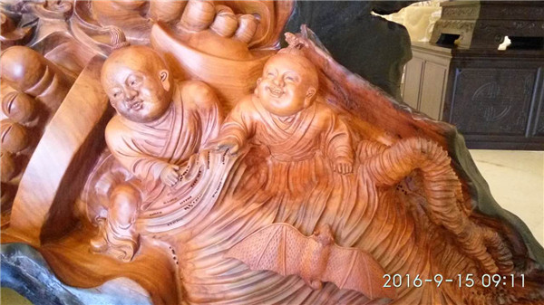 鴻業辦公家具展廳鎮店之寶彌勒佛座下童子