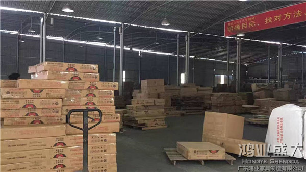 鴻業家具有條不紊面對每天戰場一般的發貨平臺