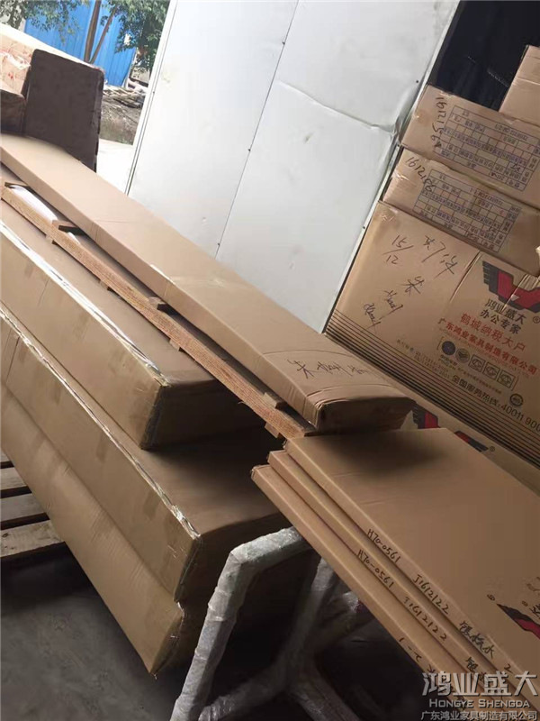 鴻業家具利用最后2周時間完成年前最后生產發貨任務