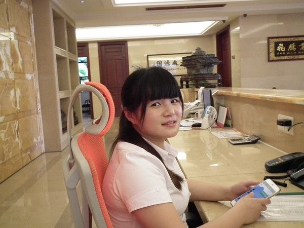 您看到了嗎？她們那一抹發(fā)自內(nèi)心的微笑是她們在對工作的認同，