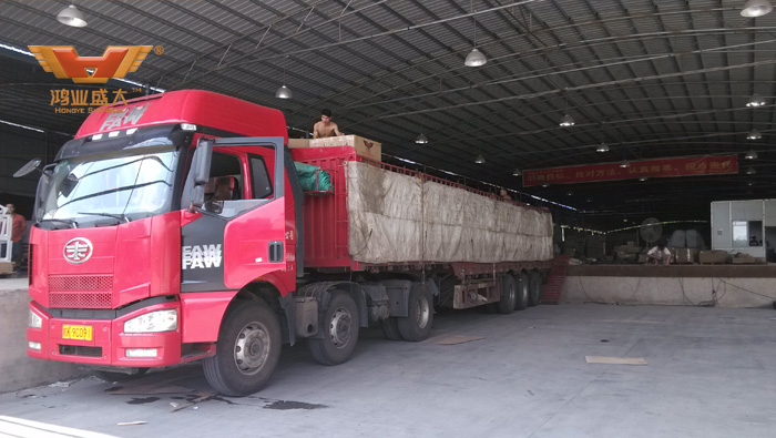 鴻業(yè)家具出貨平臺(tái)為杜總辦公家具采購(gòu)項(xiàng)目裝貨現(xiàn)場(chǎng)直擊: