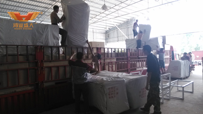鴻業(yè)家具出貨平臺(tái)為杜總辦公家具采購(gòu)項(xiàng)目裝貨現(xiàn)場(chǎng)直擊: